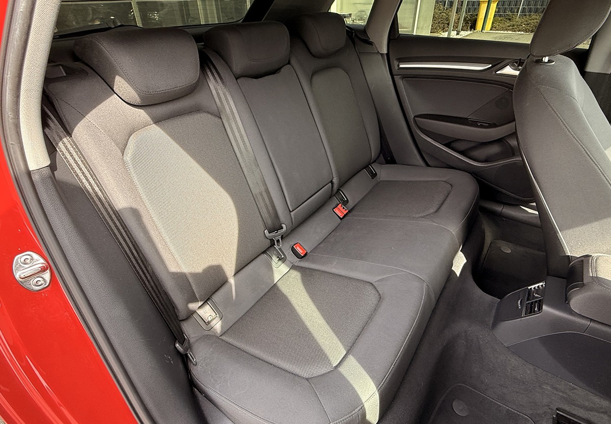 Audi A3 Sportback 30 TDI S Tronic MMI Plus SHZ PDC