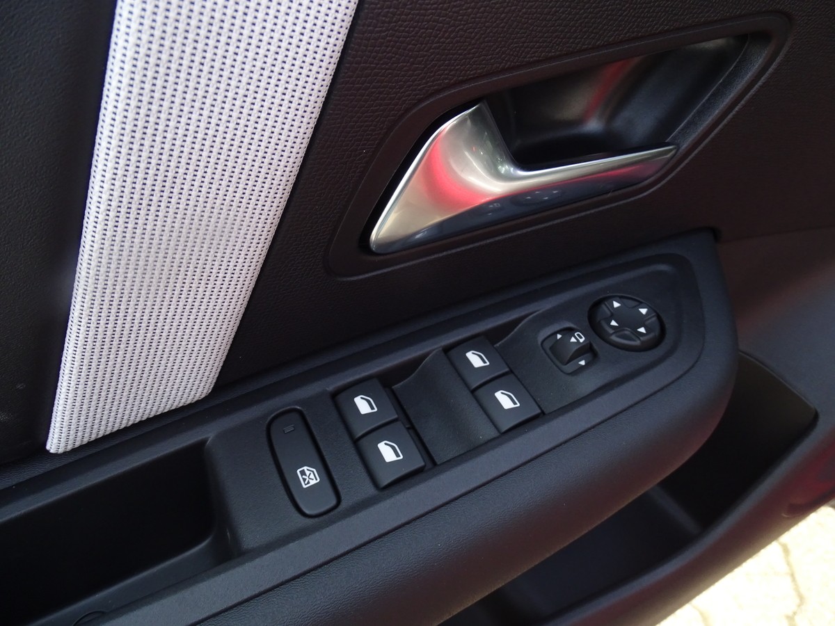 Citroën C4 1.2 PureTech 130 Max Automatik Schiebedach
