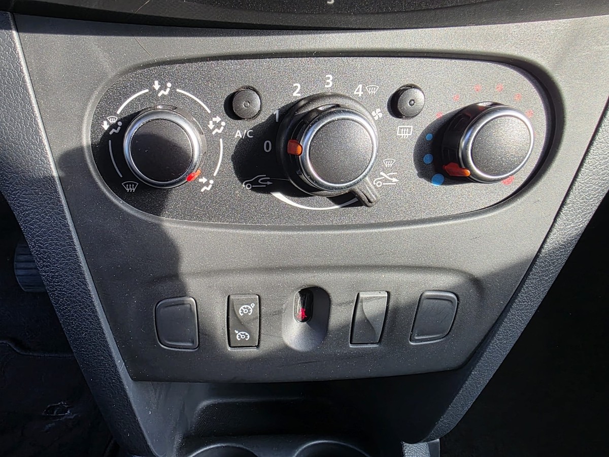 Dacia Logan NAVI TEMP. BLOOTH. KLIMA 