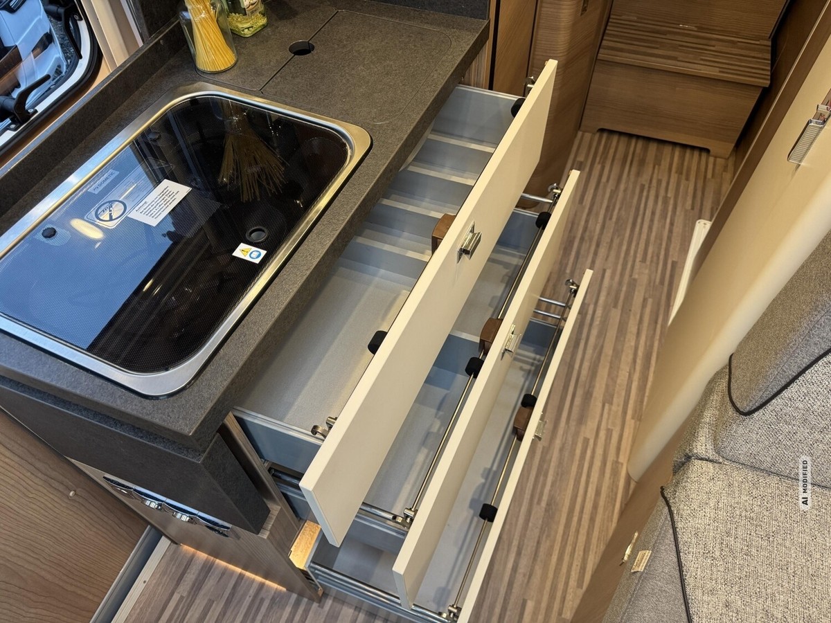 Malibu Van diversity 640 LE K Skyview+180PS+Markise+Kamera