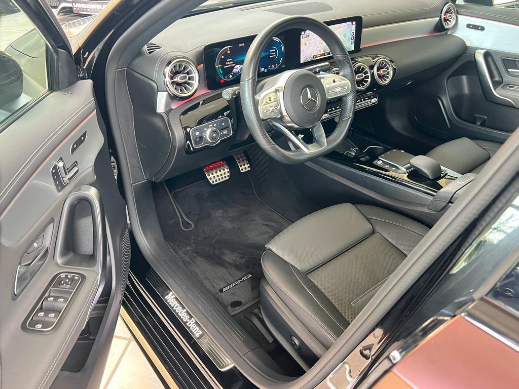 Mercedes-Benz A 220 d AMG PERFORMANCE PANO MBUX KAMERA LED ACC