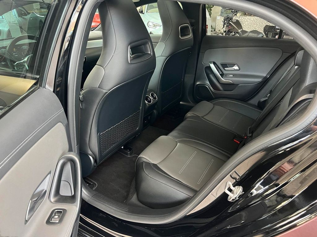 Mercedes-Benz A 220 d AMG PERFORMANCE PANO MBUX KAMERA LED ACC