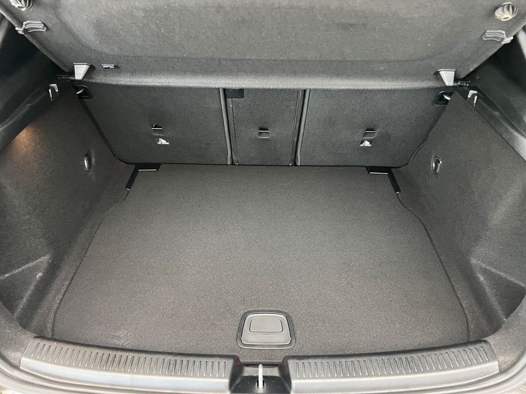 Mercedes-Benz A 220 d AMG PERFORMANCE PANO MBUX KAMERA LED ACC