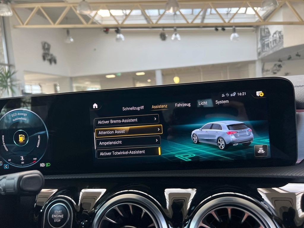 Mercedes-Benz A 220 d AMG PERFORMANCE PANO MBUX KAMERA LED ACC