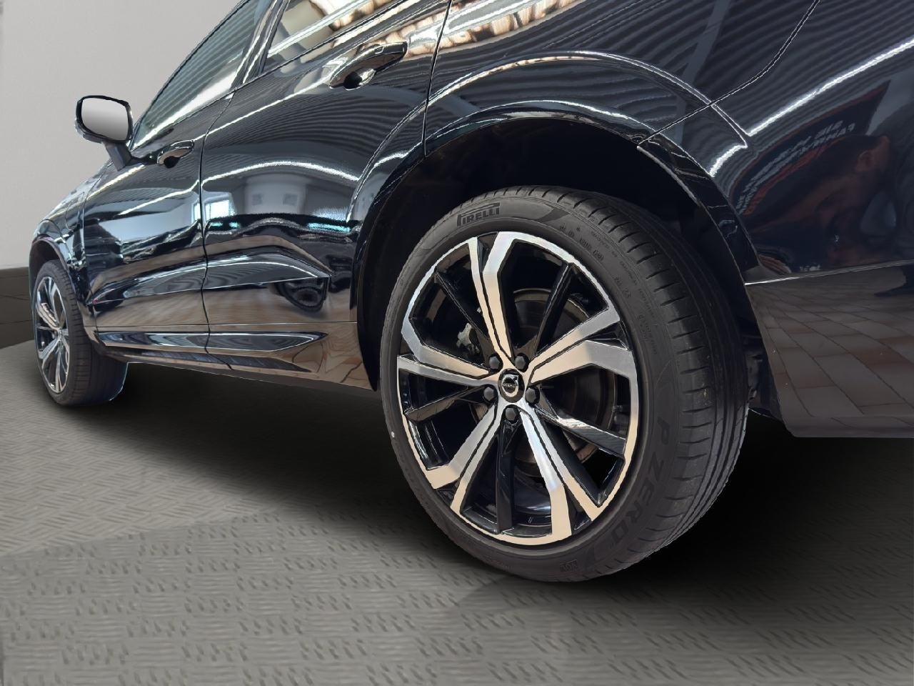 Volvo XC60 Ultimate Dark Recharge Plug-In Hybrid AWD
