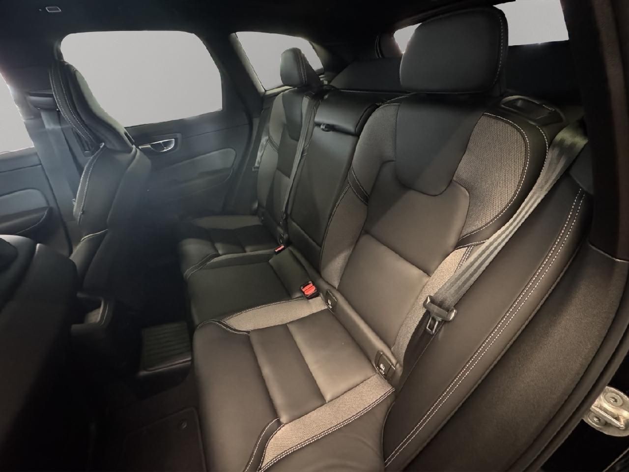 Volvo XC60 Ultimate Dark Recharge Plug-In Hybrid AWD