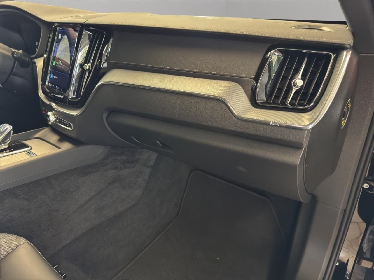 Volvo XC60 Ultimate Dark Recharge Plug-In Hybrid AWD