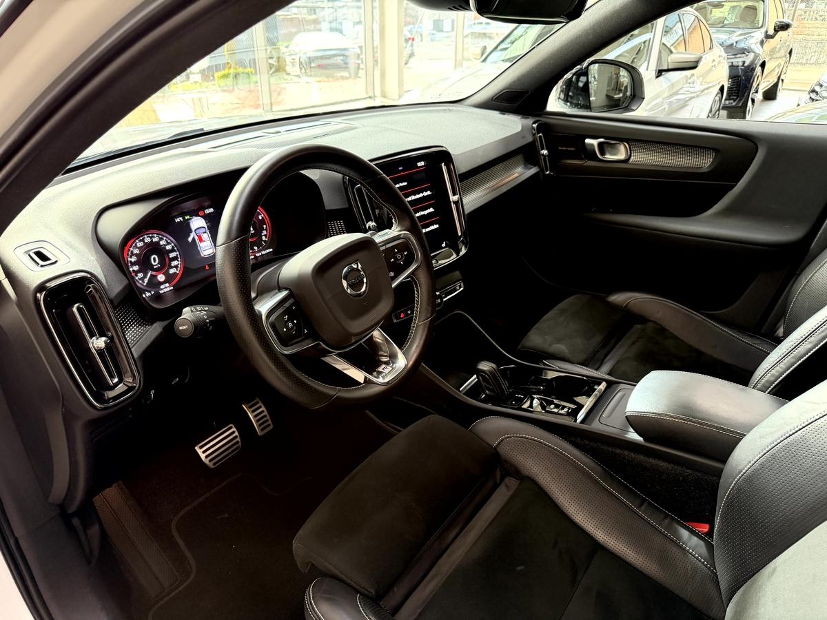 Volvo XC40 T3 R-Design LED Virtual Pano 360 H&K