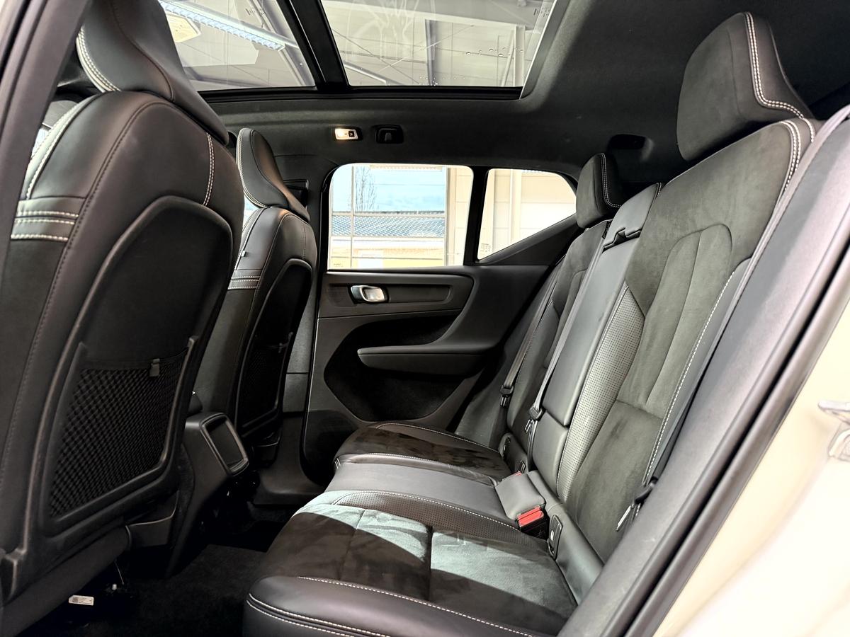 Volvo XC40 T3 R-Design LED Virtual Pano 360 H&K