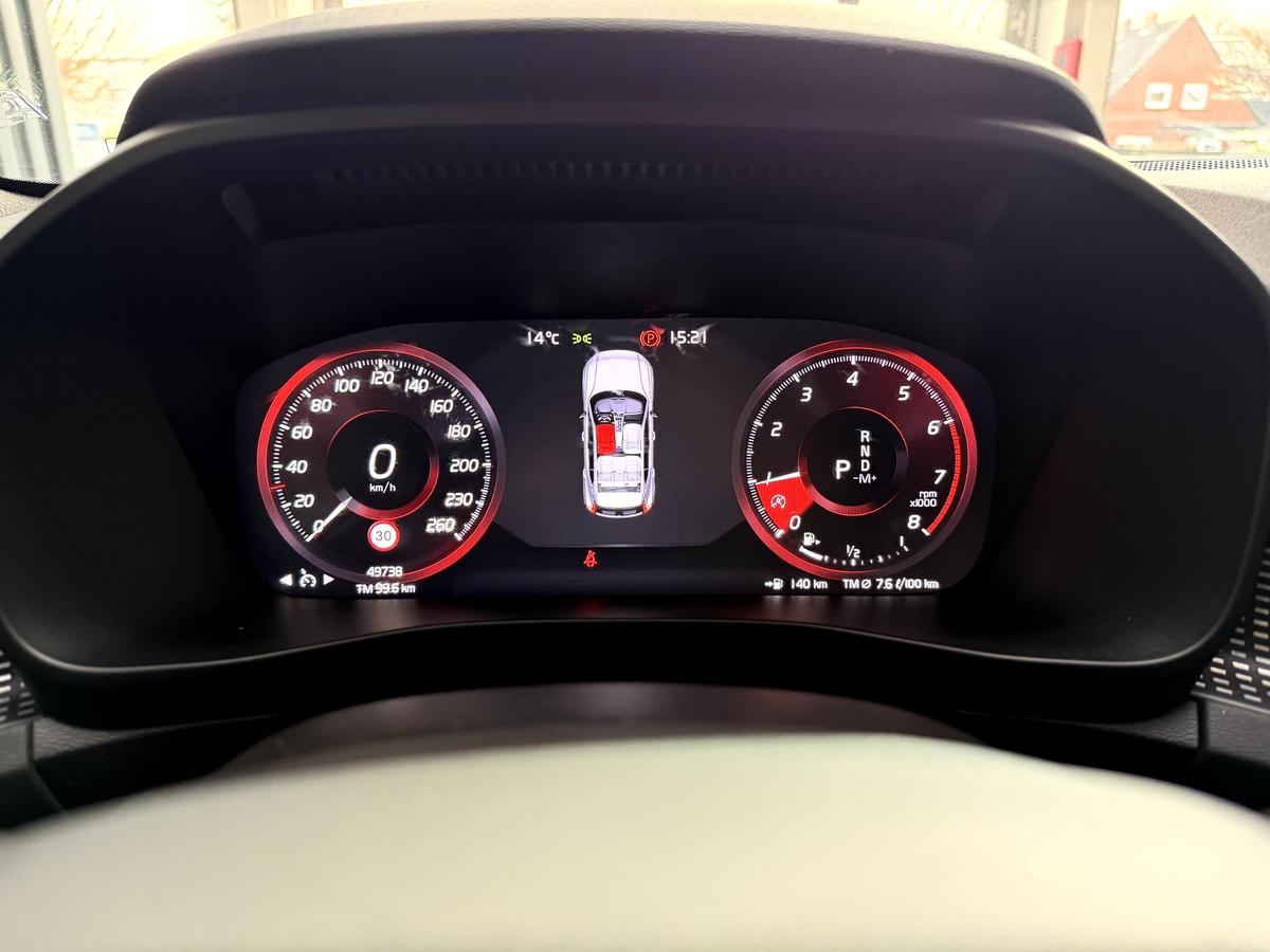 Volvo XC40 T3 R-Design LED Virtual Pano 360 H&K