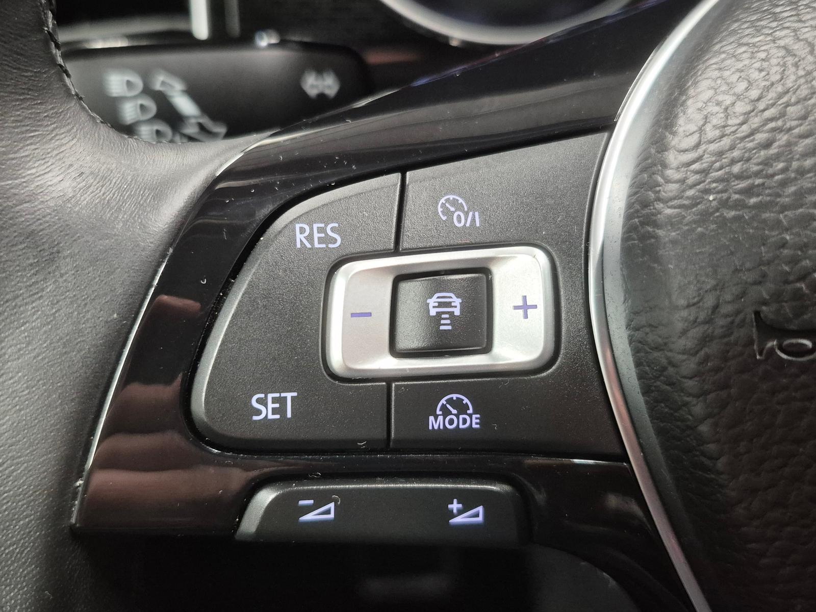 Volkswagen Golf Sportsvan Sound Dynaudio/App-C/SHZ/PDC/17LM