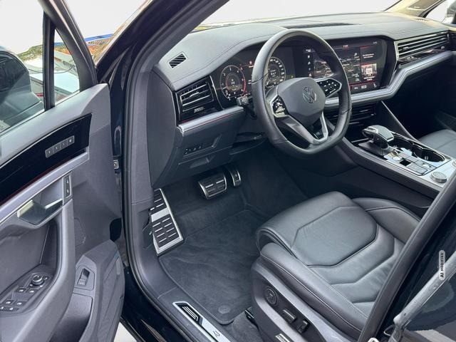 Volkswagen Touareg 3.0 V6 TDI R-Line 4M Black Panorama A...