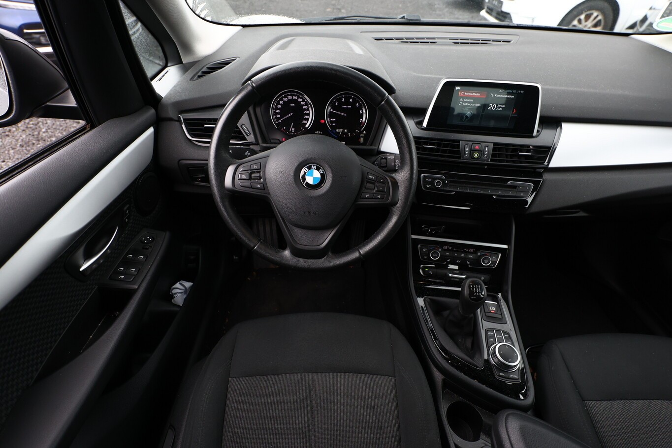 BMW 218 i Active Tourer Advantage Pano LED Nav SHZ
