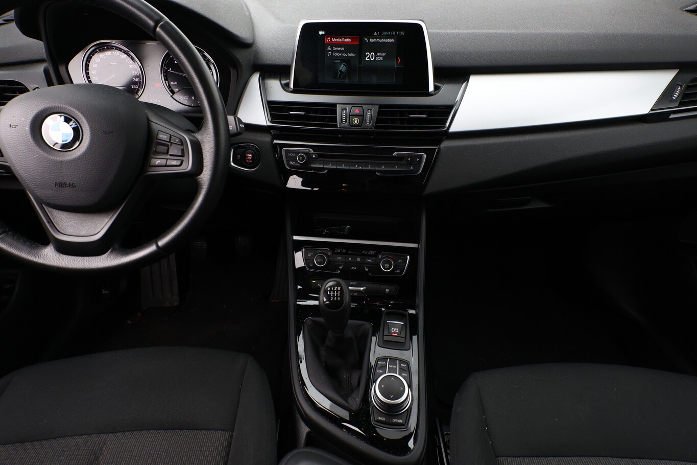 BMW 218 i Active Tourer Advantage Pano LED Nav SHZ