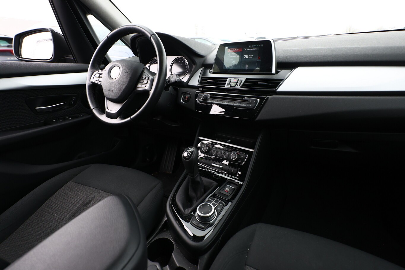 BMW 218 i Active Tourer Advantage Pano LED Nav SHZ