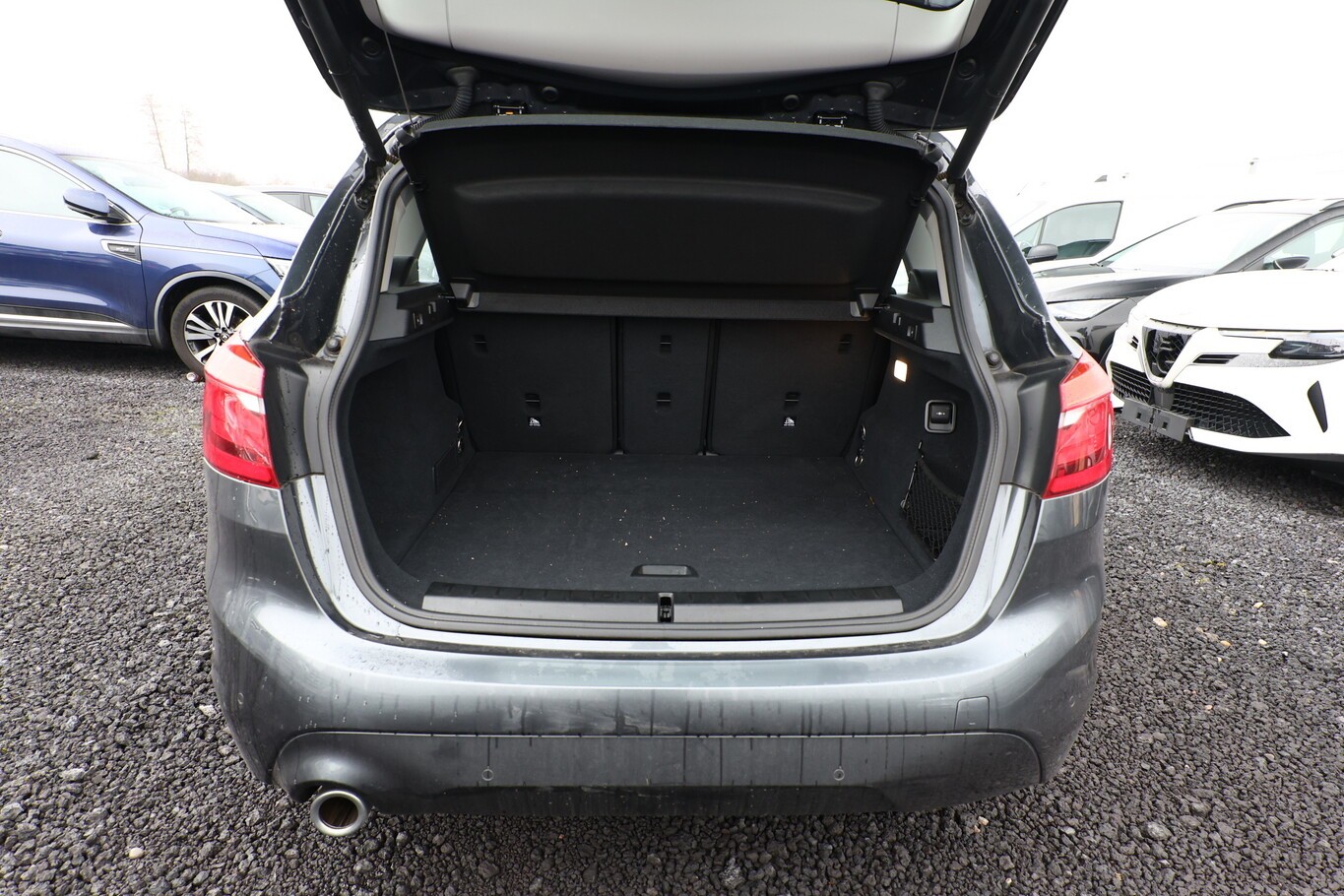 BMW 218 i Active Tourer Advantage Pano LED Nav SHZ