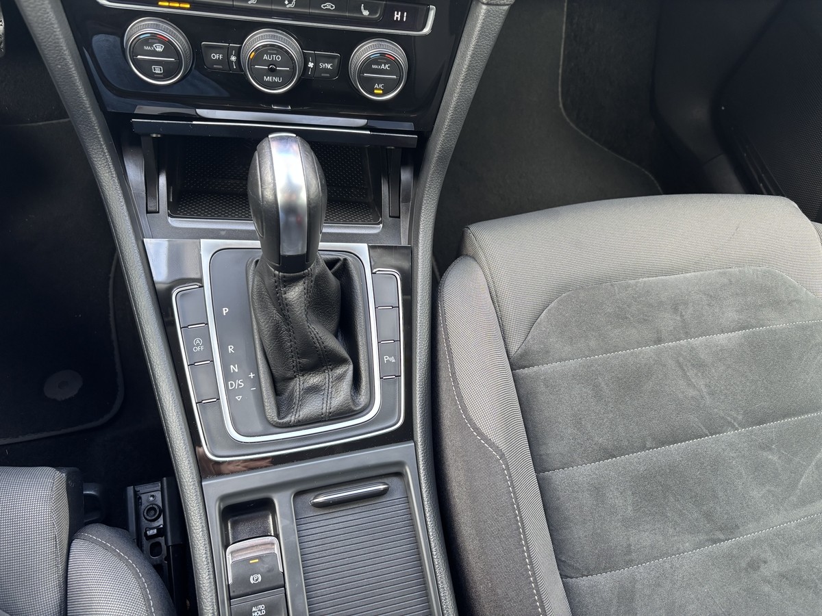 Volkswagen Golf 1.5 TSI Highline AUTOMATIK*LED*PDC*SITZHEIZUNG