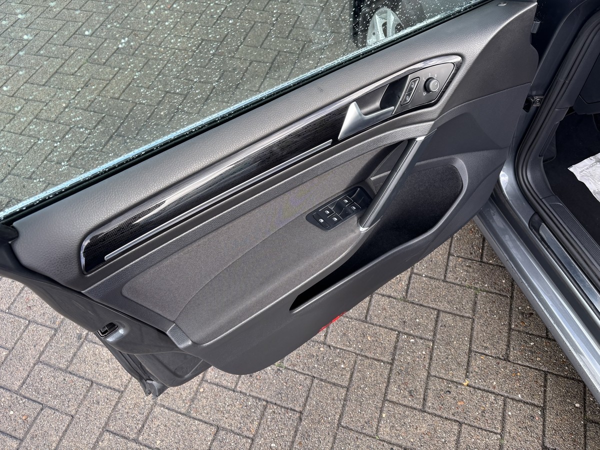 Volkswagen Golf 1.5 TSI Highline AUTOMATIK*LED*PDC*SITZHEIZUNG