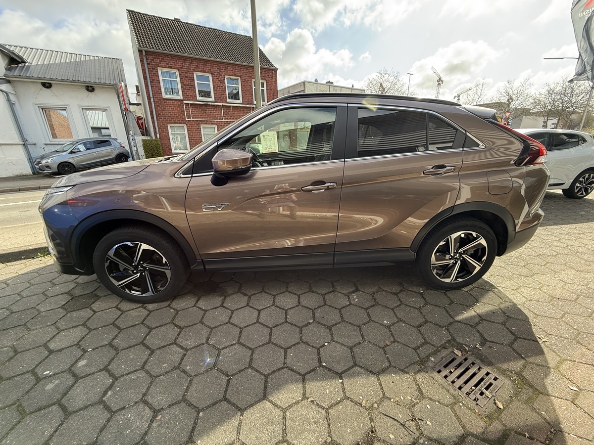 Mitsubishi Eclipse Cross Plug-In Hybrid Plus SDA mit Navi