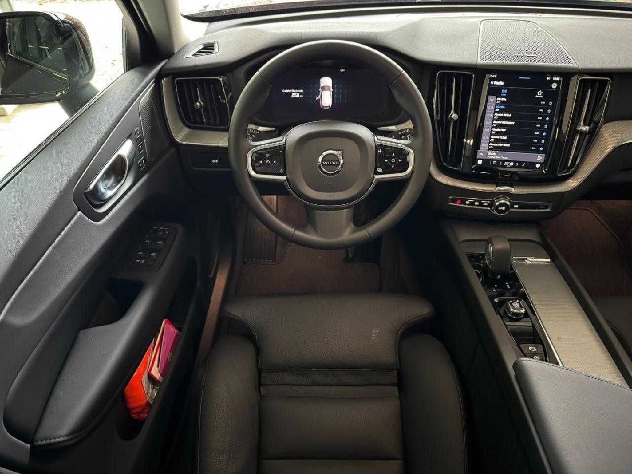 Volvo XC60 Plus Dark AWD