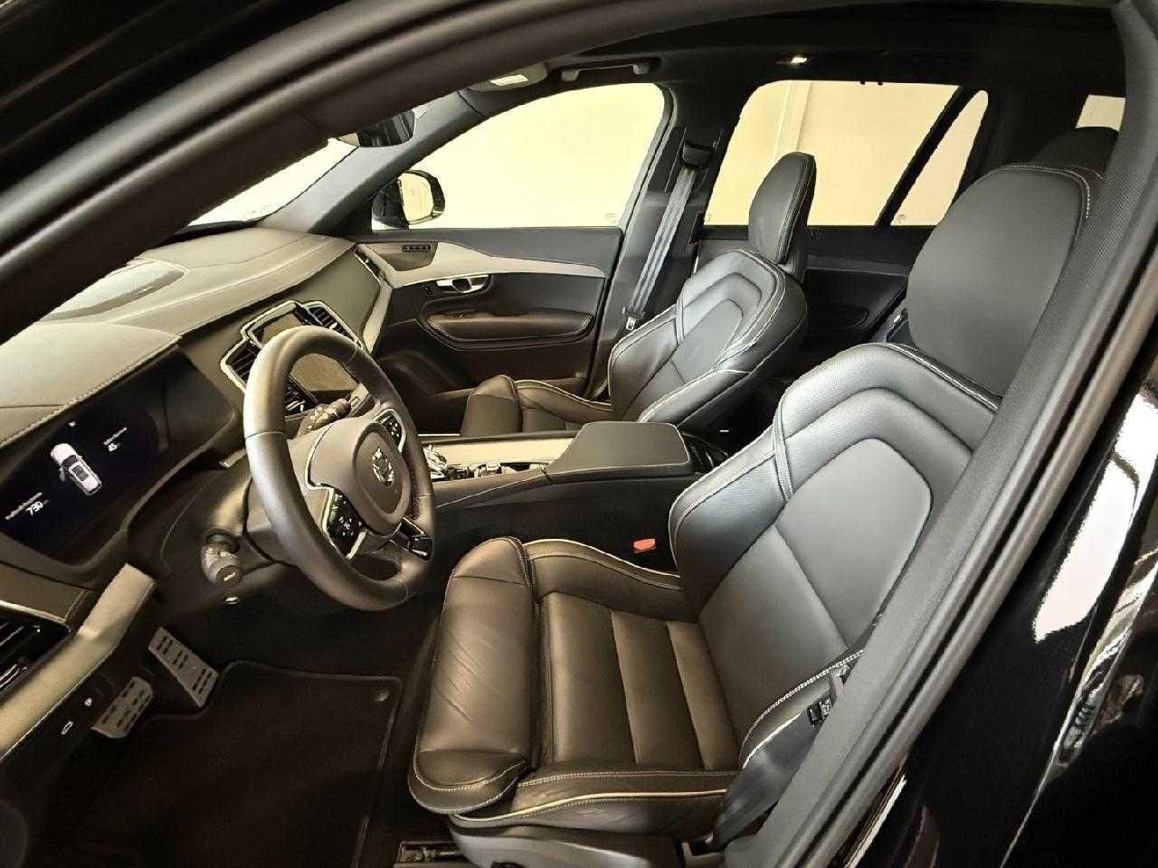Volvo XC90 Plus Dark Recharge Plug-In Hybrid AWD
