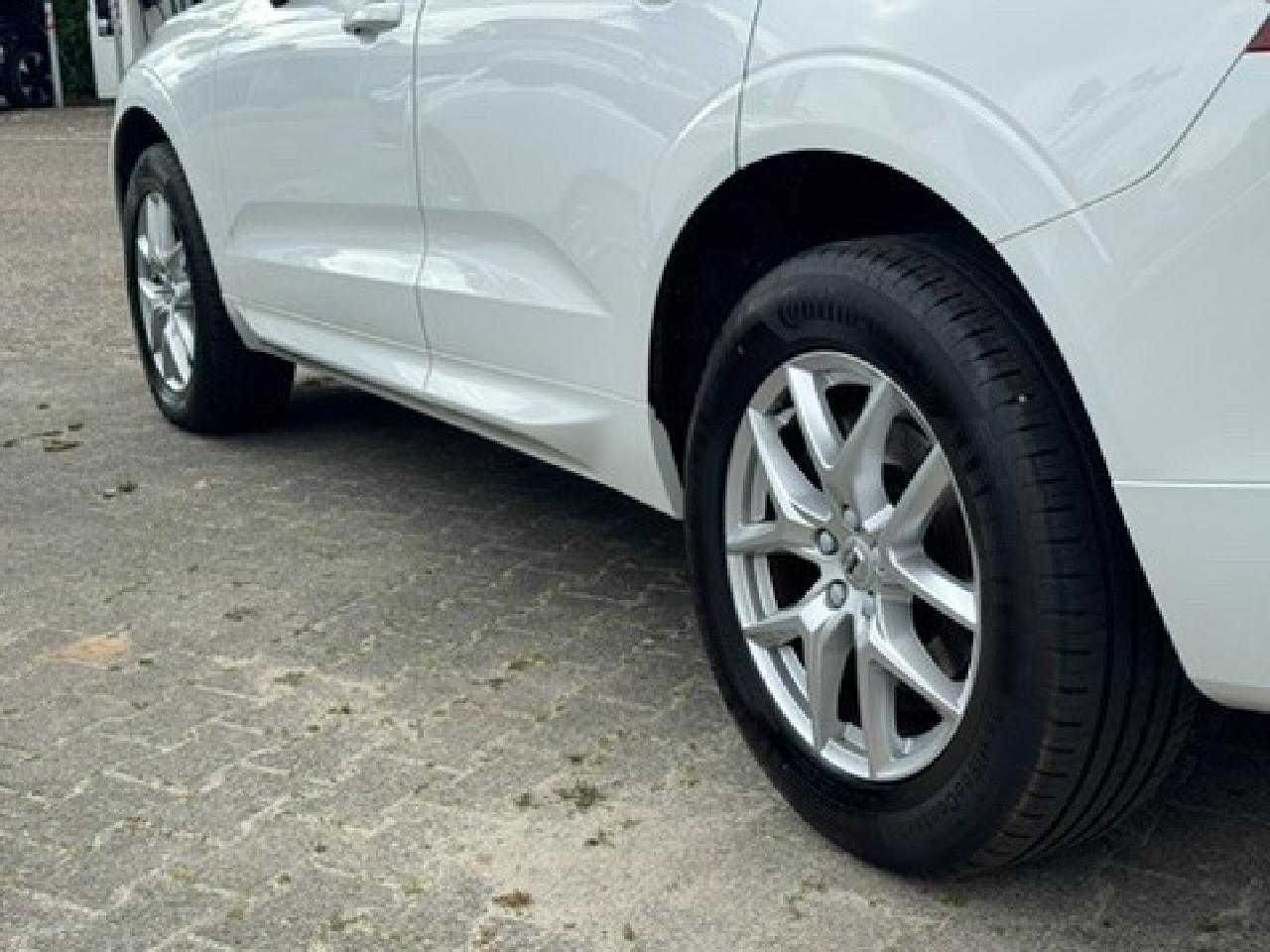 Volvo XC60 Momentum Pro AWD