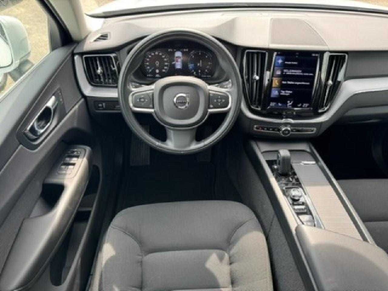 Volvo XC60 Momentum Pro AWD