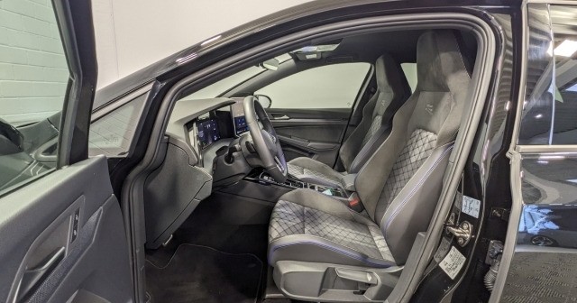 Volkswagen Golf VIII R-Line 1.5 eTSI LED CarPlay ACC KAM