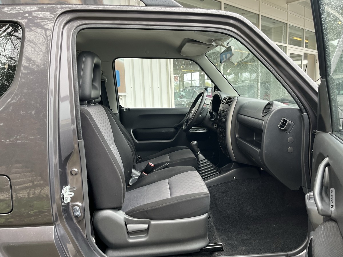 Suzuki Jimny 1.3 COMFORT 4WD 82TKM !! AHK KLIMA RADIO ALLWETTER 