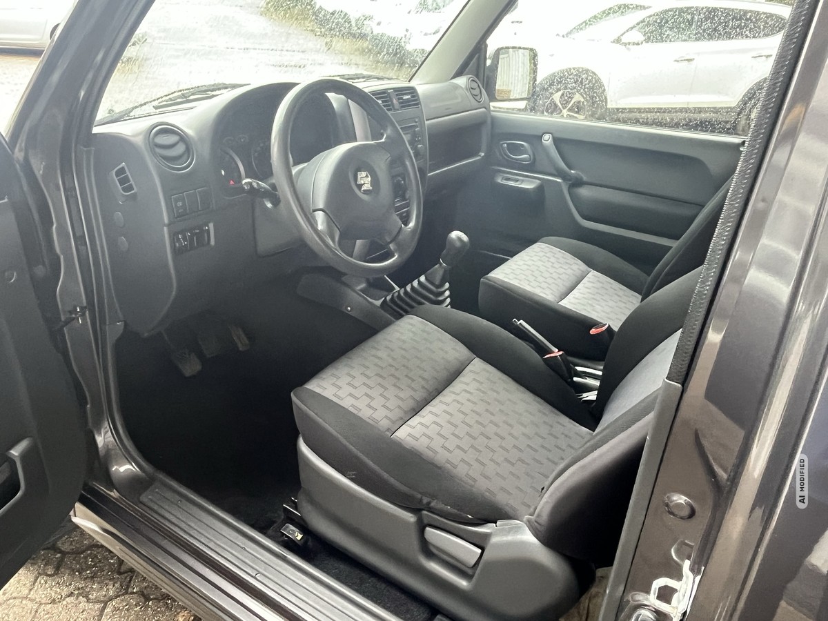 Suzuki Jimny 1.3 COMFORT 4WD 82TKM !! AHK KLIMA RADIO ALLWETTER 