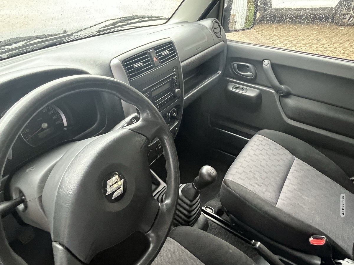 Suzuki Jimny 1.3 COMFORT 4WD 82TKM !! AHK KLIMA RADIO ALLWETTER 