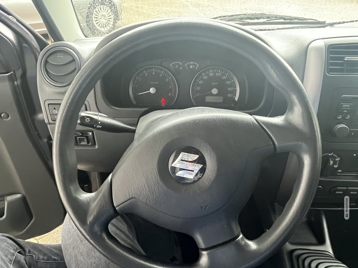 Suzuki Jimny 1.3 COMFORT 4WD 82TKM !! AHK KLIMA RADIO ALLWETTER 