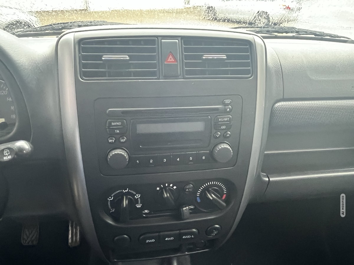 Suzuki Jimny 1.3 COMFORT 4WD 82TKM !! AHK KLIMA RADIO ALLWETTER 