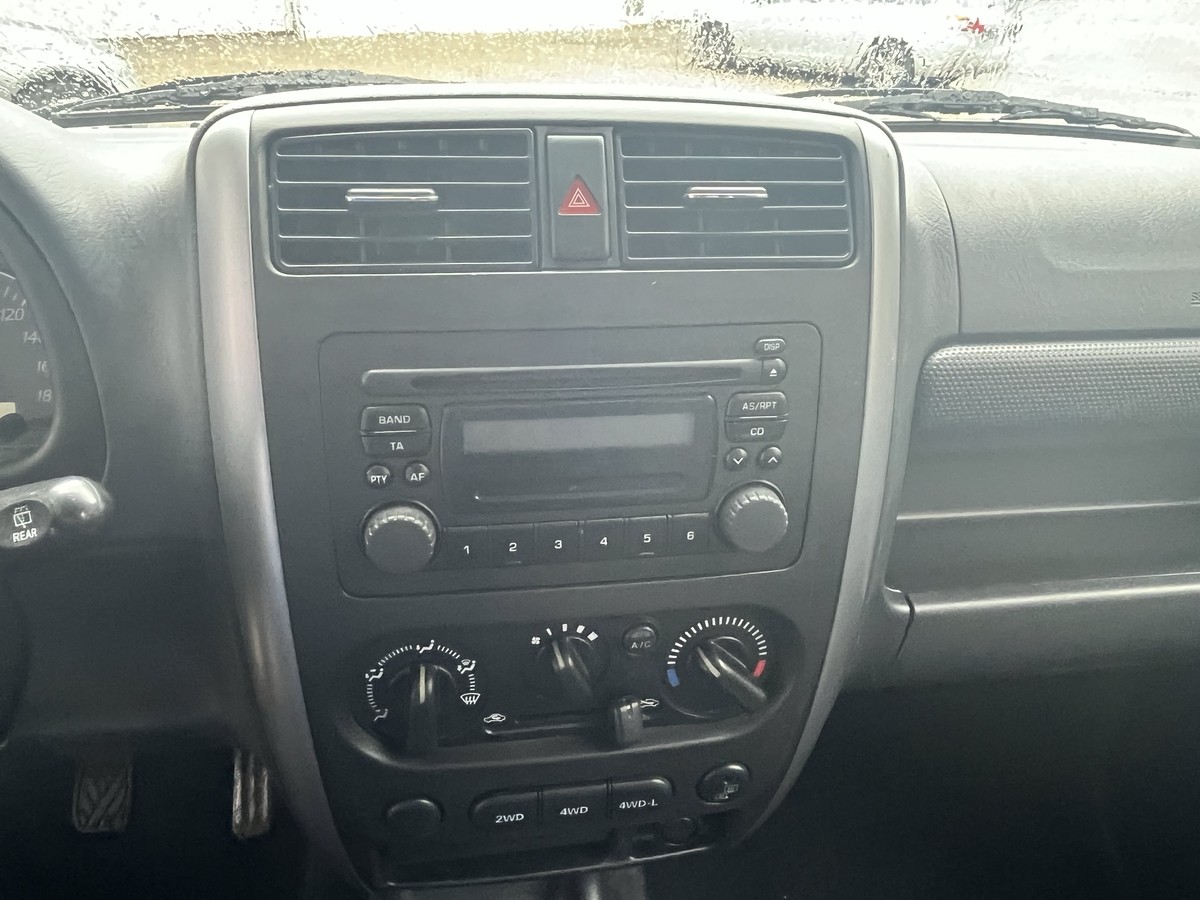 Suzuki Jimny 1.3 COMFORT 4WD 82TKM !! AHK KLIMA RADIO ALLWETTER 