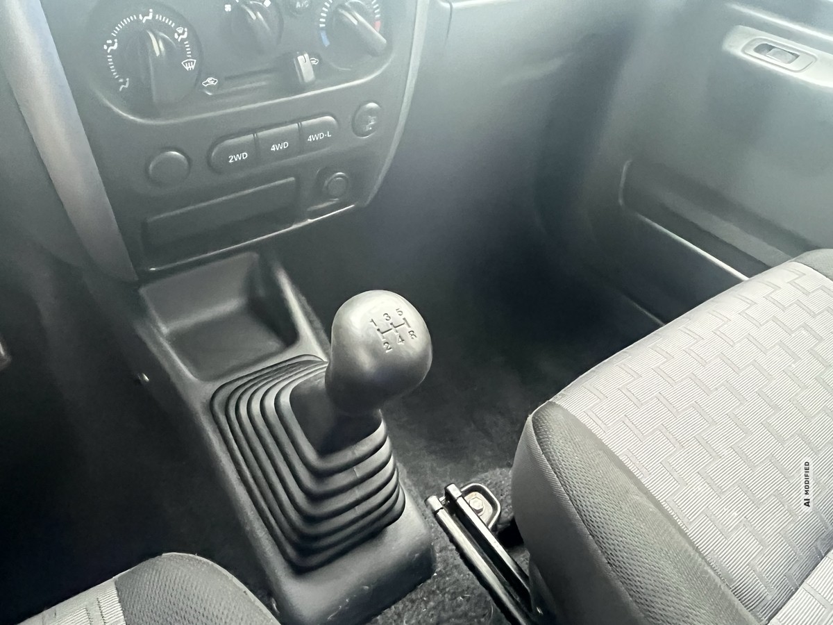 Suzuki Jimny 1.3 COMFORT 4WD 82TKM !! AHK KLIMA RADIO ALLWETTER 