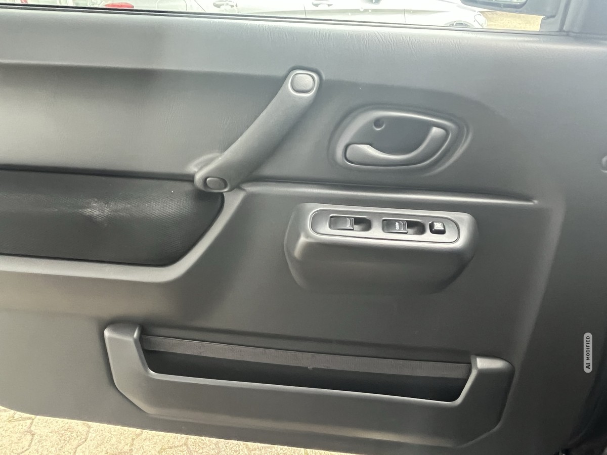 Suzuki Jimny 1.3 COMFORT 4WD 82TKM !! AHK KLIMA RADIO ALLWETTER 