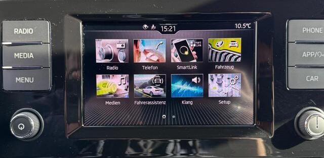 Skoda Kamiq 1.0 TSI Anhängerkupplung Apple Car Sitz...