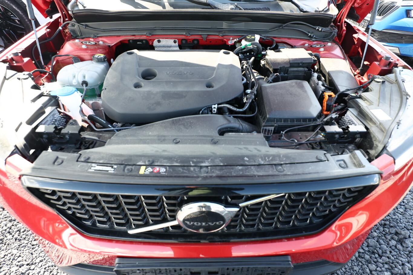 Volvo B4 197 Aut. Ultra Dark LED Leder ACC 20Z