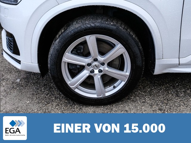 Volvo XC90 R Design Edition Recharge Plug-In Hybrid AWD 7-Sitzer AHK El. Panodach Navi