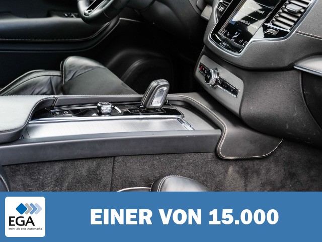 Volvo XC90 R Design Edition Recharge Plug-In Hybrid AWD 7-Sitzer AHK El. Panodach Navi
