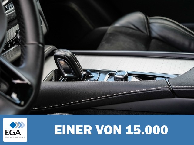 Volvo XC90 R Design Edition Recharge Plug-In Hybrid AWD 7-Sitzer AHK El. Panodach Navi
