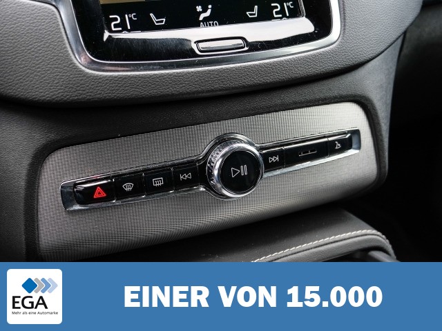 Volvo XC90 R Design Edition Recharge Plug-In Hybrid AWD 7-Sitzer AHK El. Panodach Navi