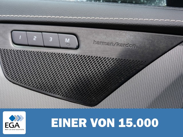 Volvo XC90 R Design Edition Recharge Plug-In Hybrid AWD 7-Sitzer AHK El. Panodach Navi