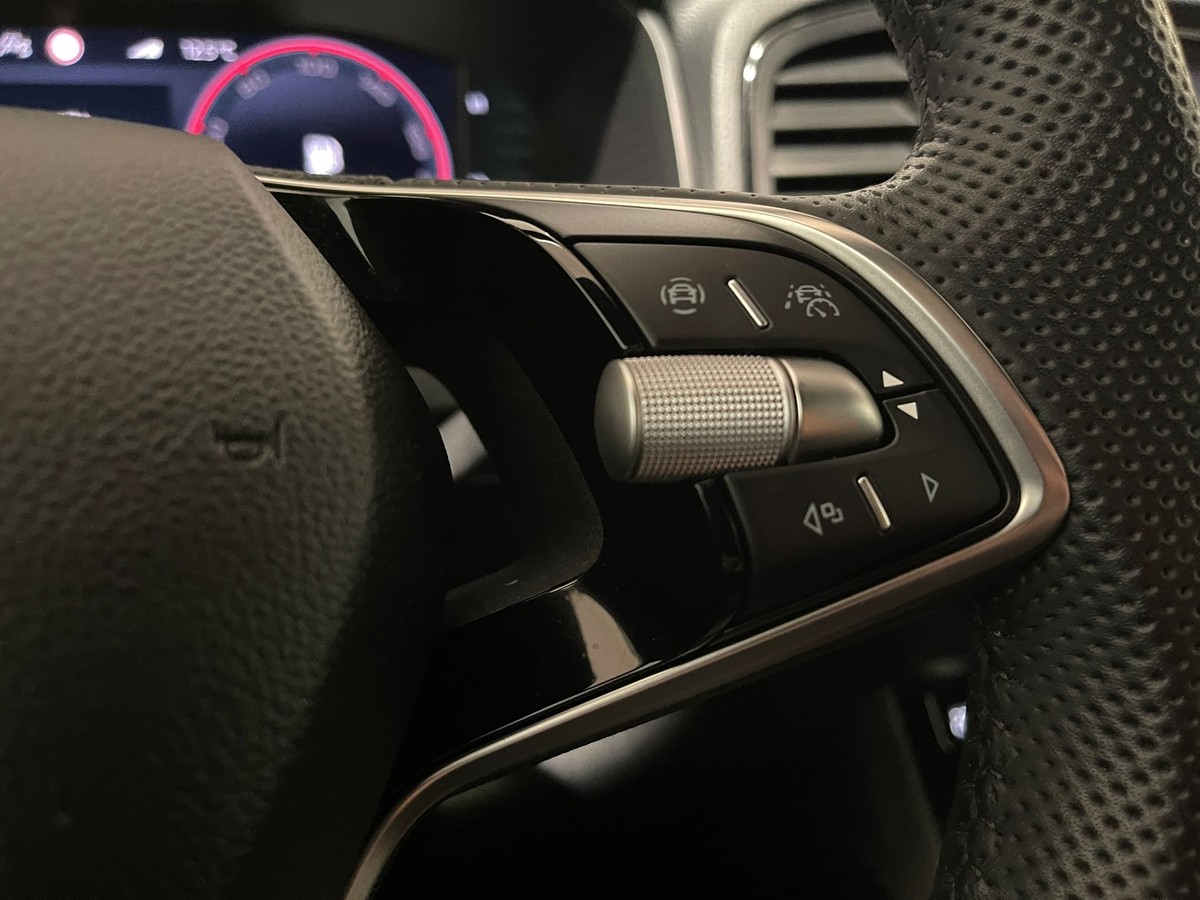 Skoda Karoq DSG Sportline Matrix 360° 5J-Garantie