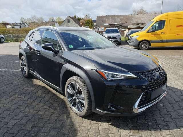 Lexus UX 250h Amazing Edition