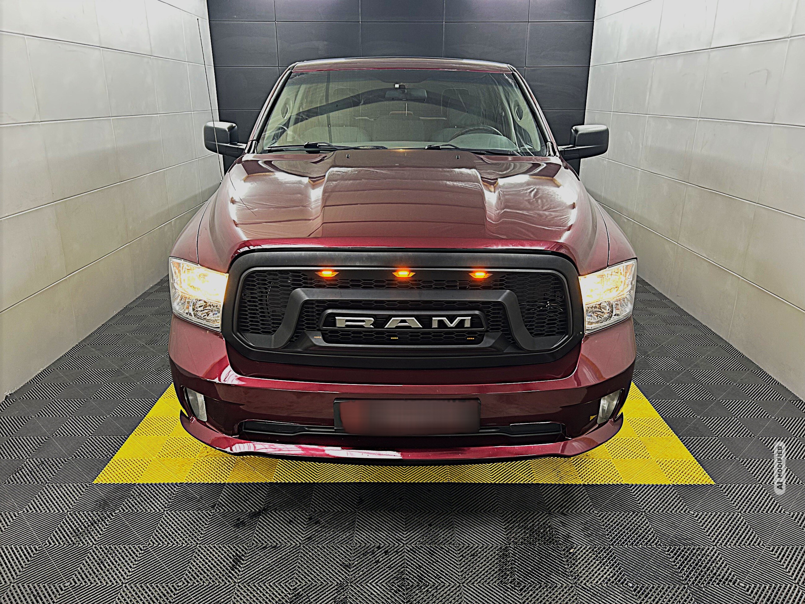 Dodge RAM 1500 CrewCab 5.7L V8 HEMI 6 Sitze+AHK+Kam+BT