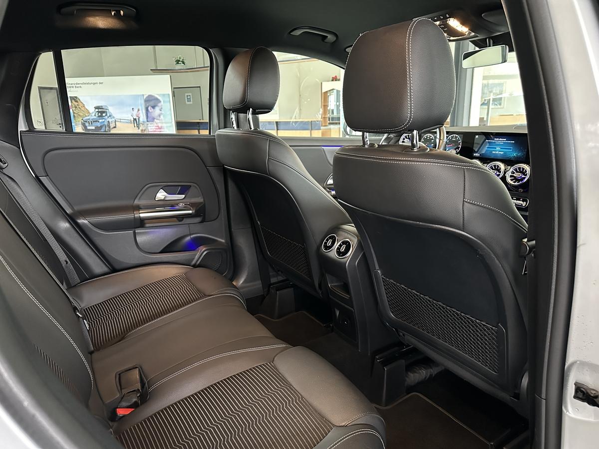 Mercedes-Benz GLA 250 Progressive 4Matic Navi LED AHK PDC MBUX