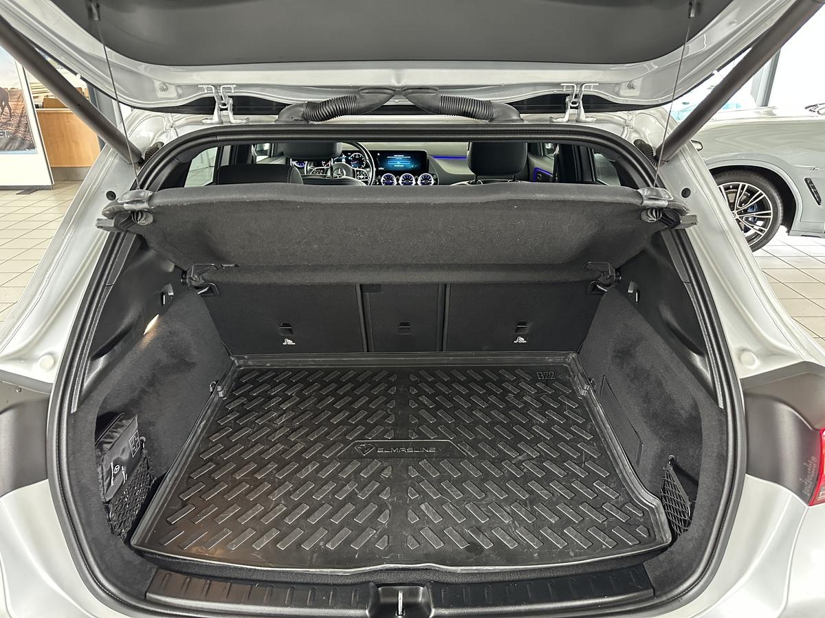 Mercedes-Benz GLA 250 Progressive 4Matic Navi LED AHK PDC MBUX