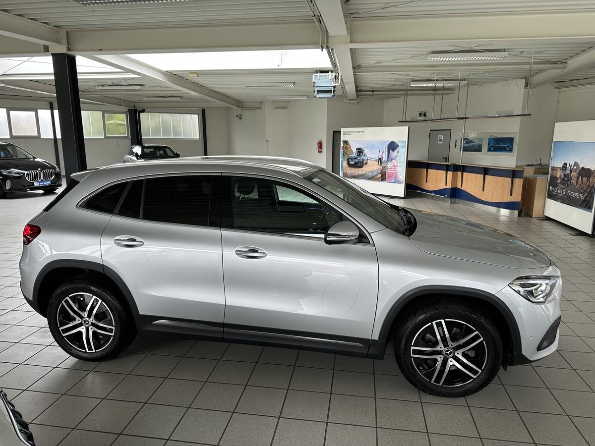 Mercedes-Benz GLA 250 Progressive 4Matic Navi LED AHK PDC MBUX