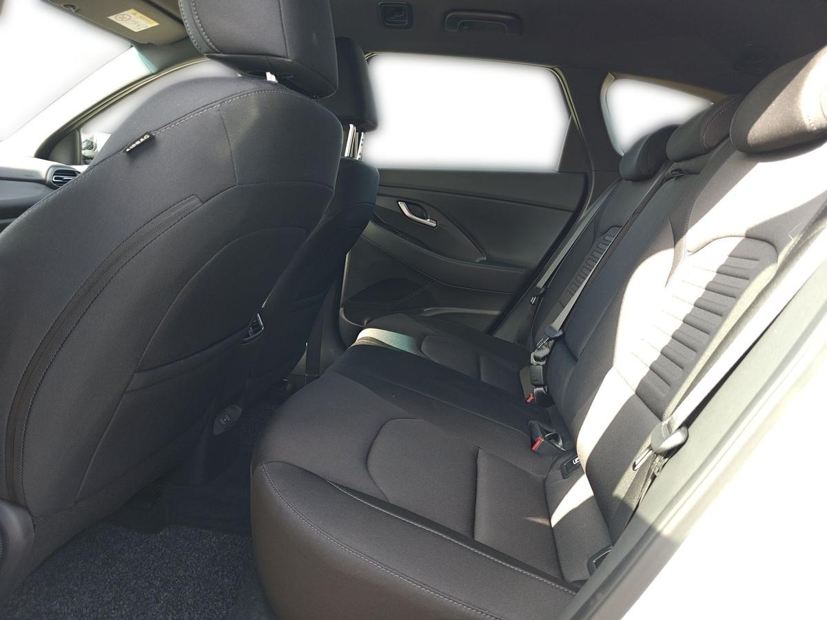 Hyundai i30 Kombi 1.0 T-GDI 6-MT ADVANTAGE Navi Kamera Voll-LED